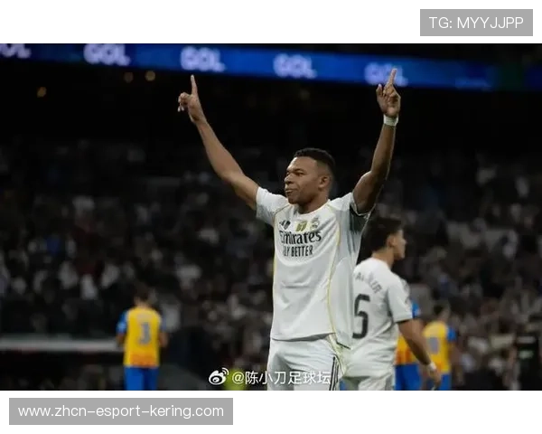 巴黎利用中路反向转移直击弱点，姆巴佩发挥稳定